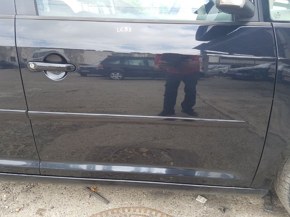 Usa / Portiera Dreapta Fata VW Touran Facelift 2007 - 2010 Cod Culoare LC9X