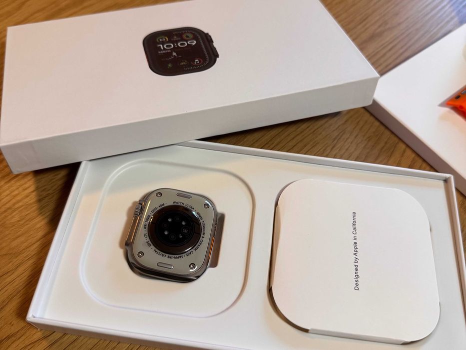 Apple Watch Ultra 2 49mm - Titanium Case Orange Ocean strap