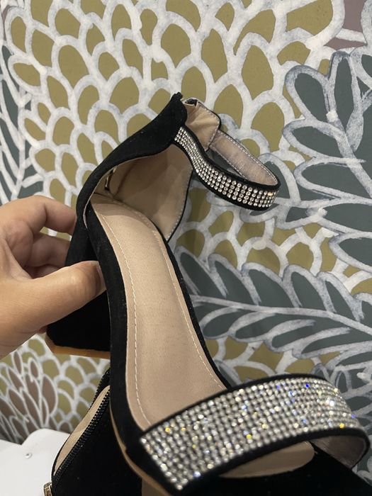 Sandale elegante negre cu strasuri, toc gros, mărimea 40, NOI + cutie