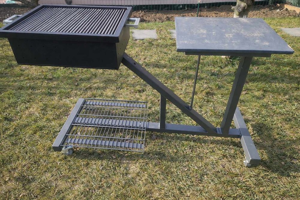 Vând grătar metalic