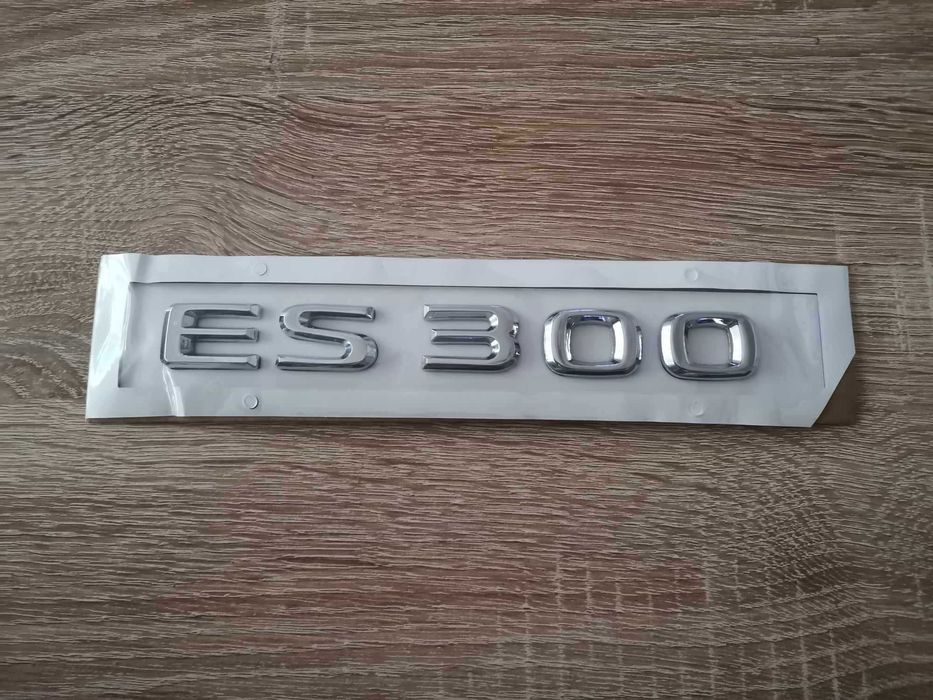 сребрист надпис Lexus ES 300