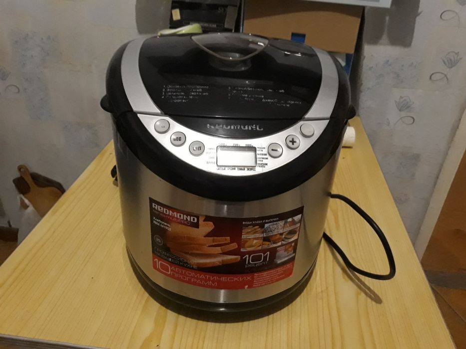 Хлебопечь Redmond (RBM-M1902)