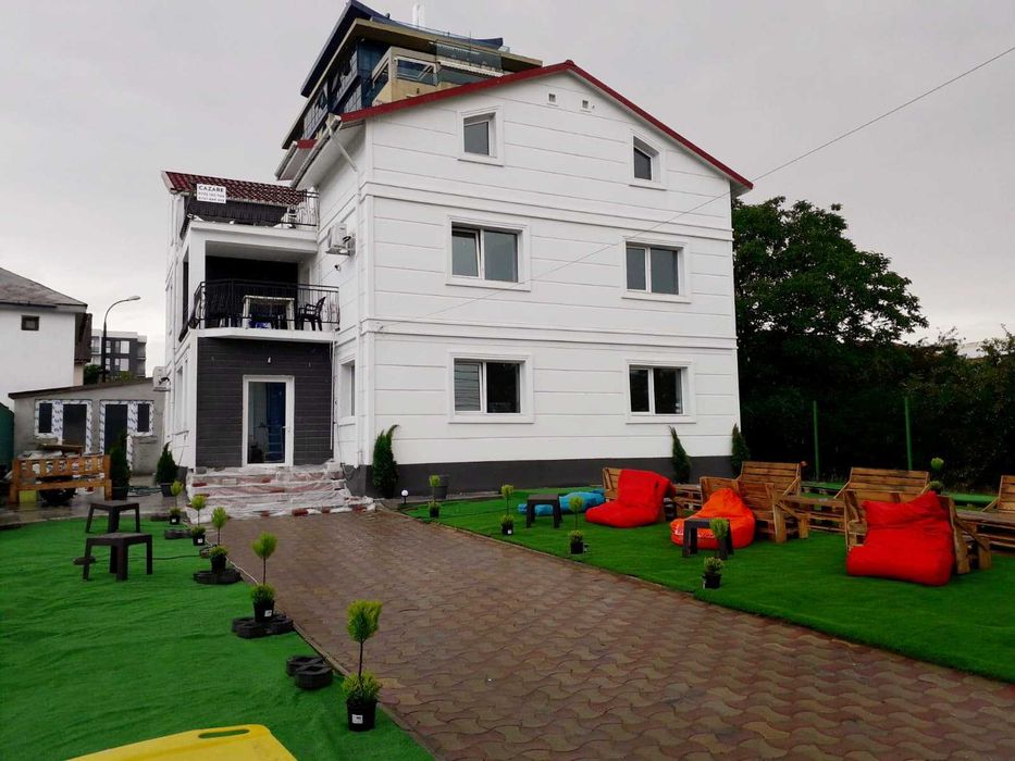 Revelion Evenimente Majorate Onomastici Cazare Mamaia piscina vila pen