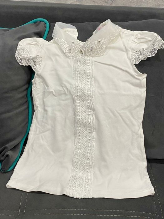 Продам белые школьные рубашки