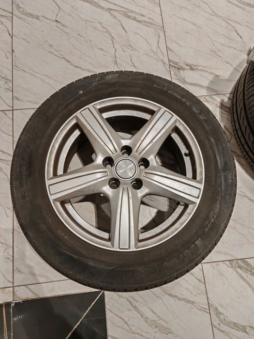 Продам шины летние на дисках R16