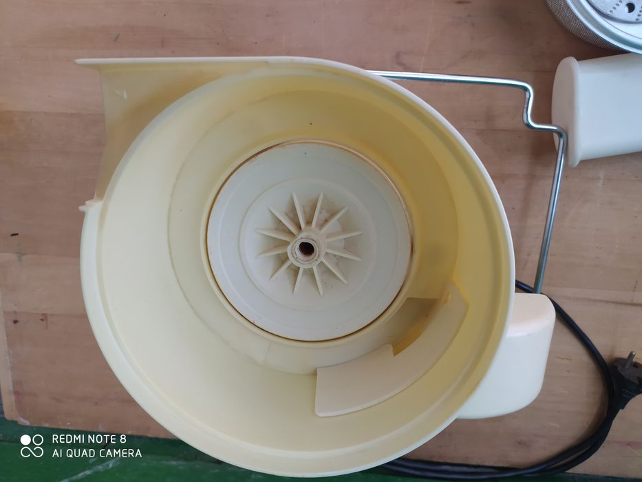 Продам соковыжималку электрическую