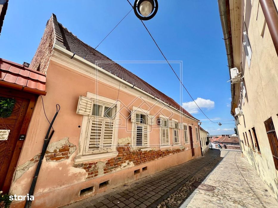 Casa de vanzare - 4 camere, 130 mp - Centrul Istoric