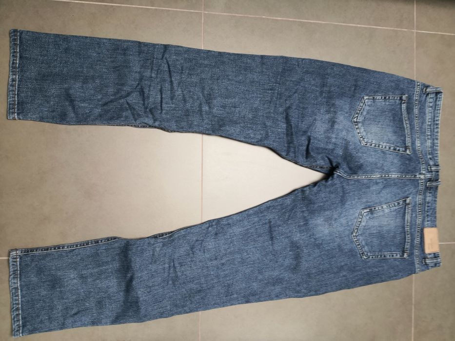 Vând blugi Republic Denim