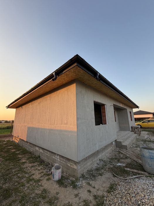 Casa parter, 3 dormitoare, 2 bai, terasa, beci, camera tehnica