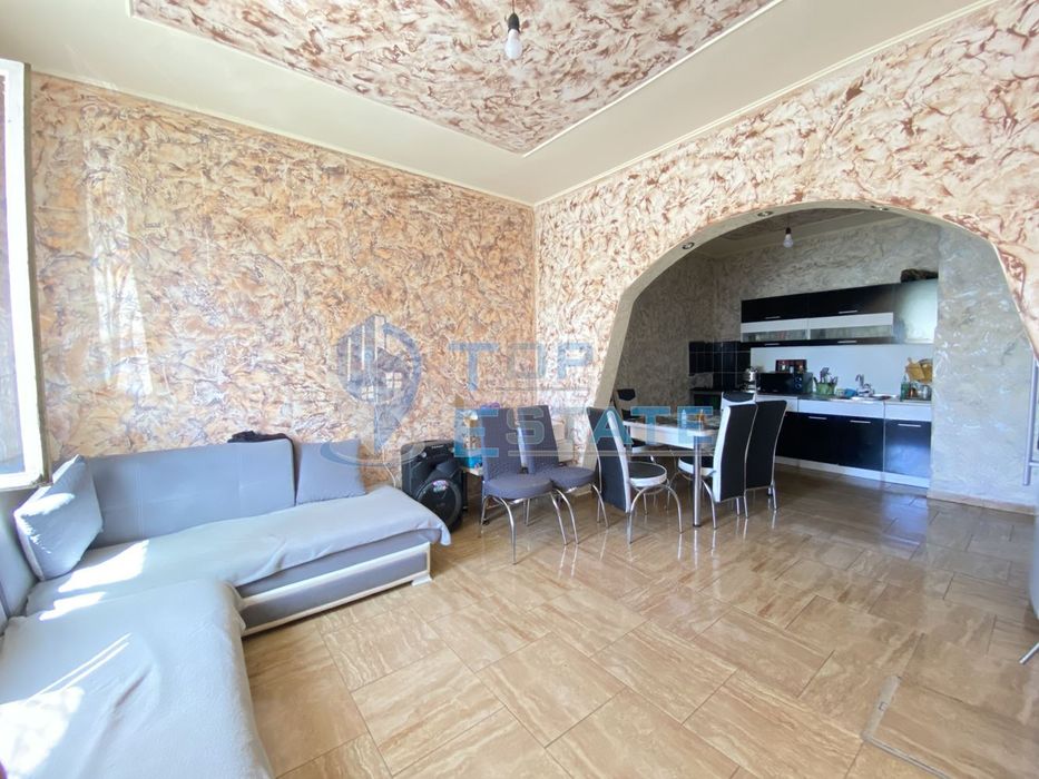 Продава се Къща в Павликени - 800 кв.м за 99 €/кв.м - Снимка #1