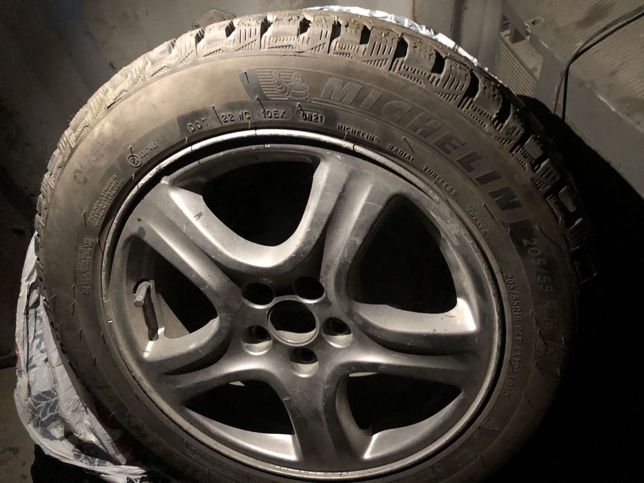 Продам зимнюю резину с дисками