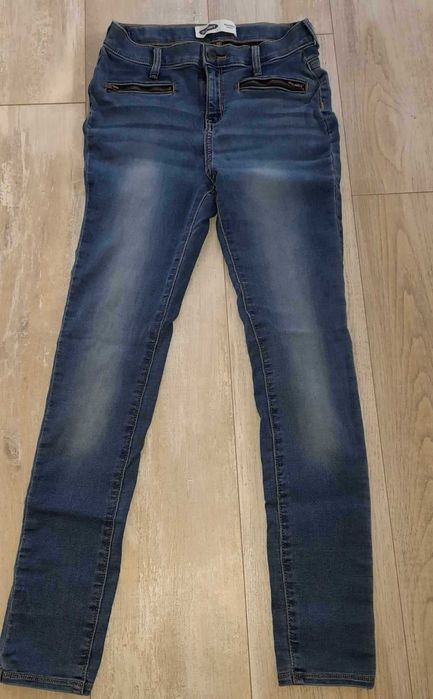 Дънки-клин Old Navy, суитчър Old Navy и блуза Disney за ръст 158/164