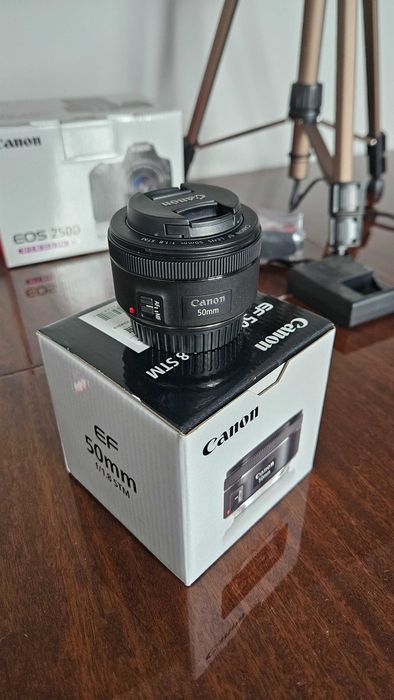 Canon EOS 250D + 18-55mm IS STM + 50mm f/1.8 STM | С оставаща гаранция