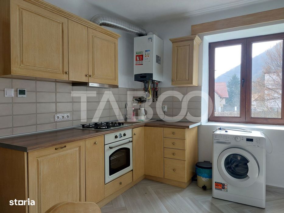 Casa 58 mp cu gradina 300 mp pet friendly central Cisnadioara
