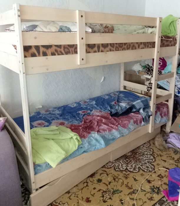 Продам двух этажную кровать