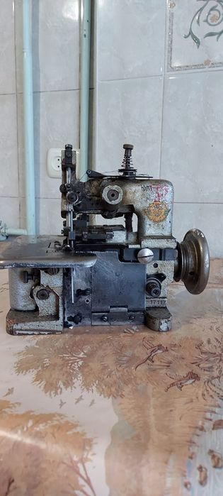 Оверлок швейный б/ у рабочий