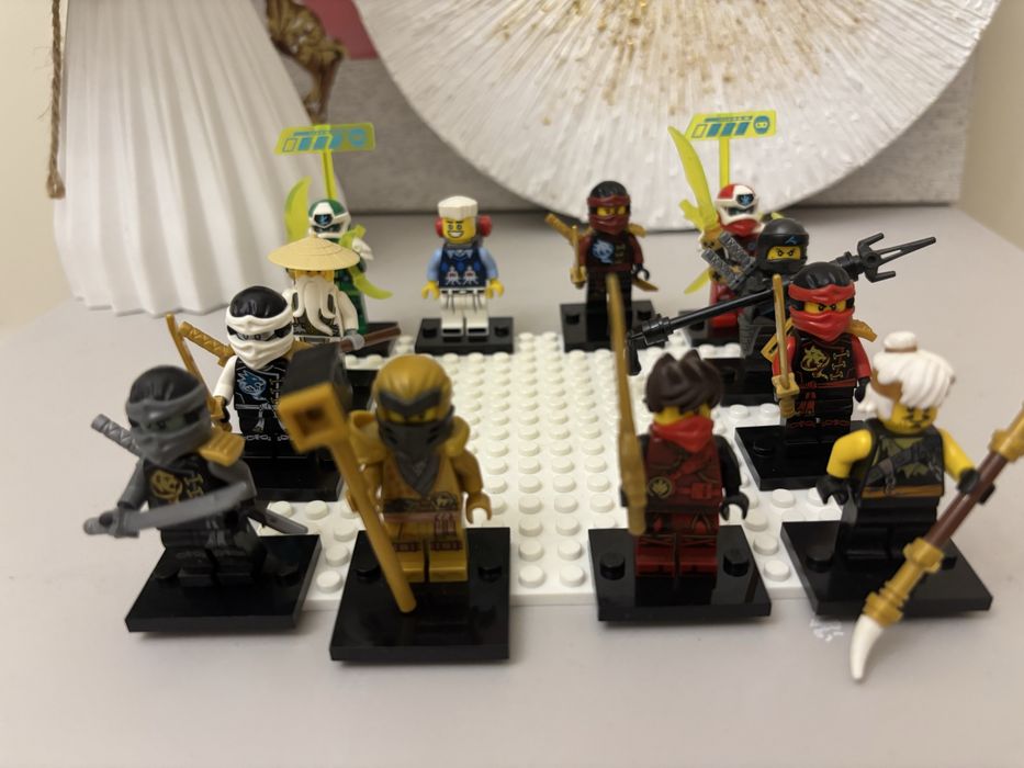 продам фигурки лего оригинал