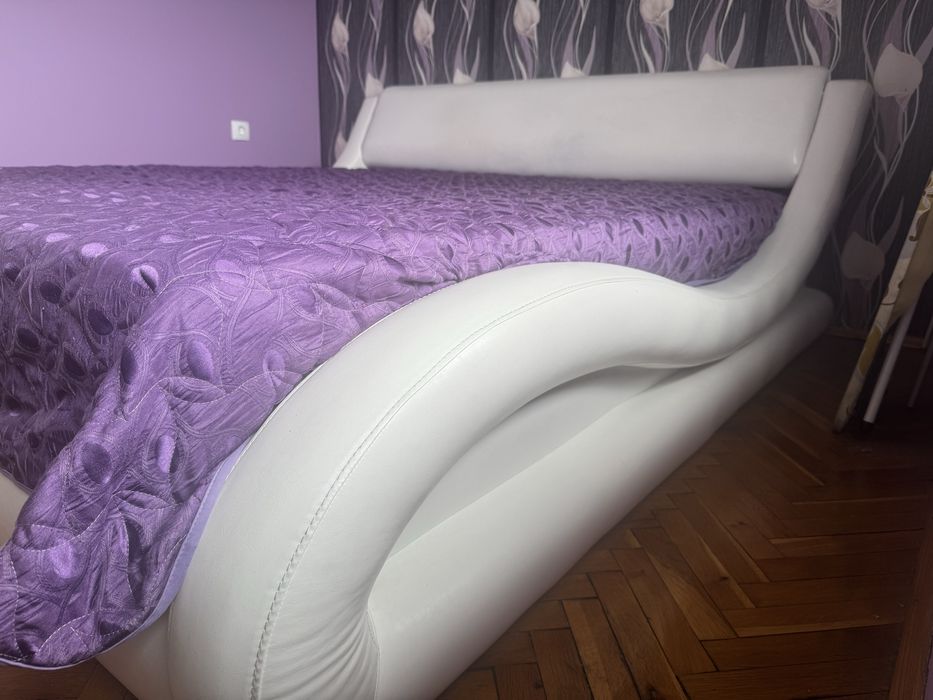 Кожена спална с матрак 200/180/21