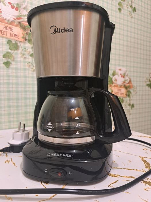 Продам капельную кофеварку Midea
