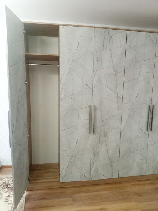 Вместительный шкаф для одежды