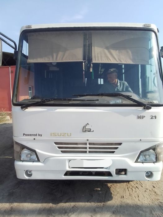Исузи автобус сотилади NP 21 2011 йил линяда юрмаган