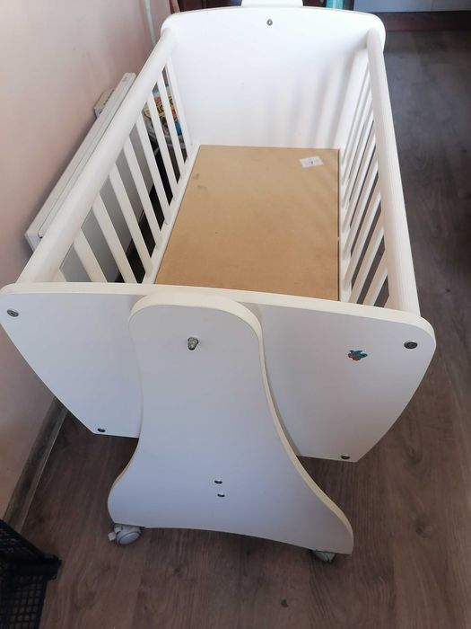 Детско легълце с люлка