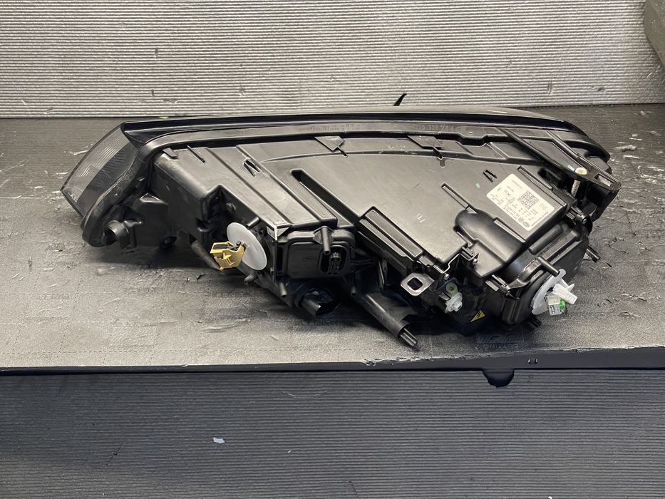 Far dreapta Volkswagen Touareg Bixenon adaptiv