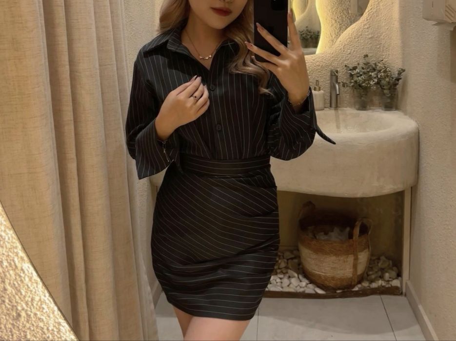 серая двойка в полоску