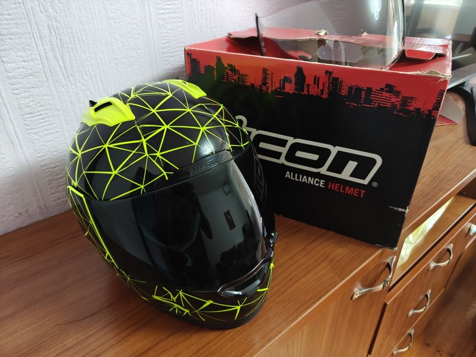 Мотошлем icon размер М