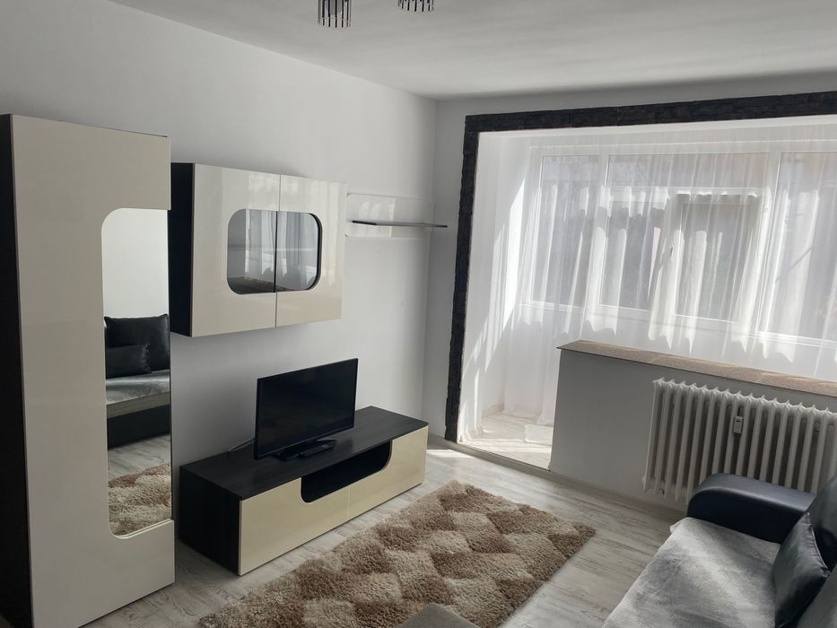 Închiriez apartament