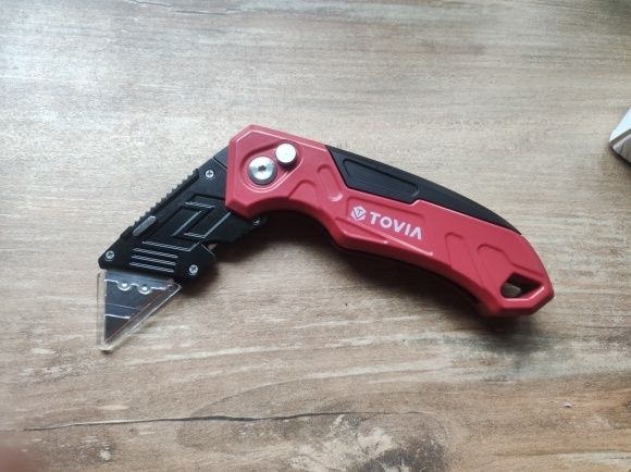 Сгъваем макетен нож Tovia HKA42