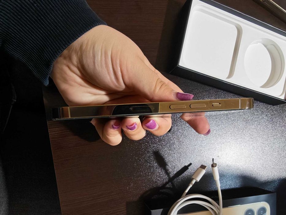 Продавам iPhone 13 pro