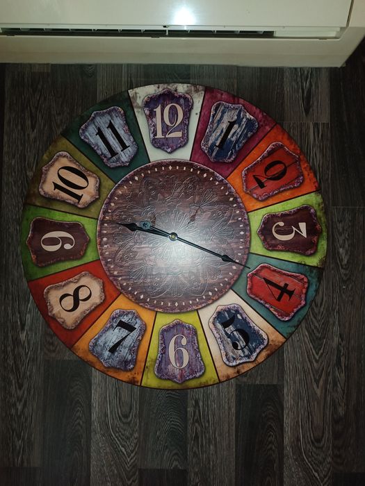 Продаются часы настенные