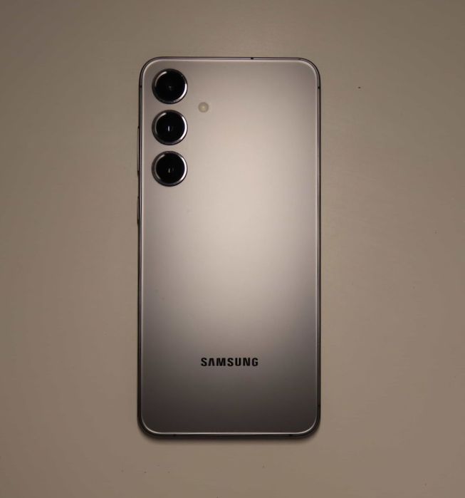 Vând Samsung S24+ 256gb,ecran impecabil, în stare bună