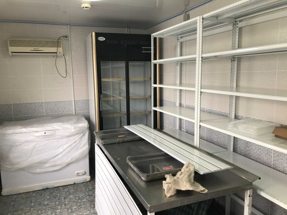 Полки (стеллажи) пристенные для офиса и торговых точек