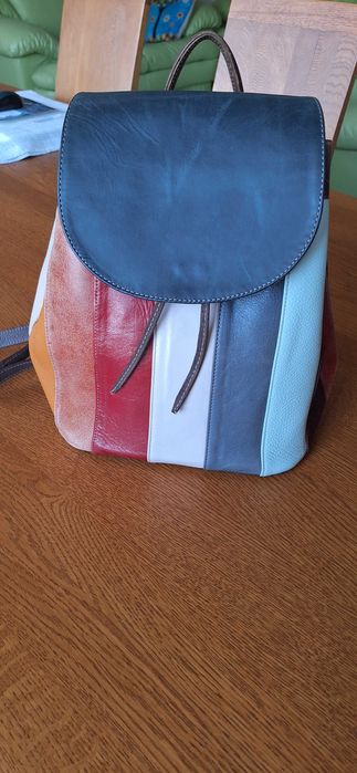 Дамска раница от естествена кожа.