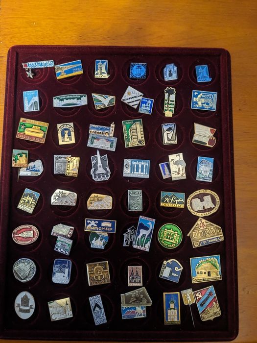 Продадим значки времён СССР