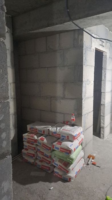 Lokatsiya: Rohat krug yonida 1 xonale uy , srochna sotiladi!!$