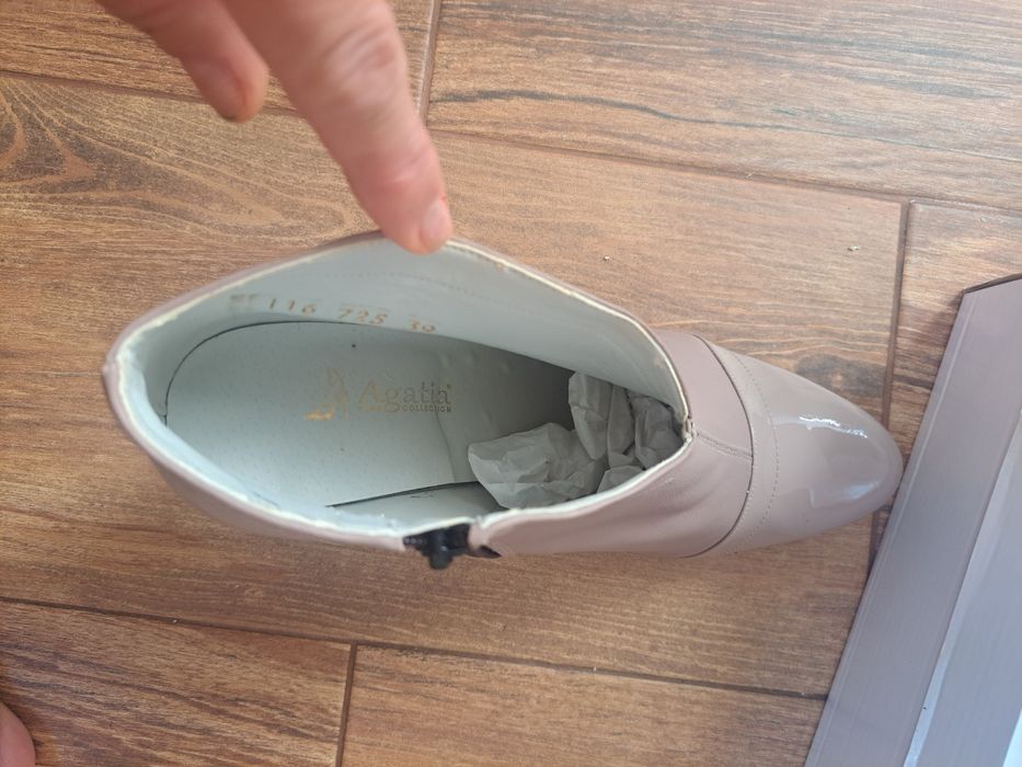 Vând ghetuțe piele