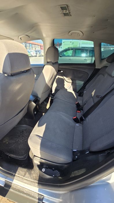 Vând Seat Altea 1.9