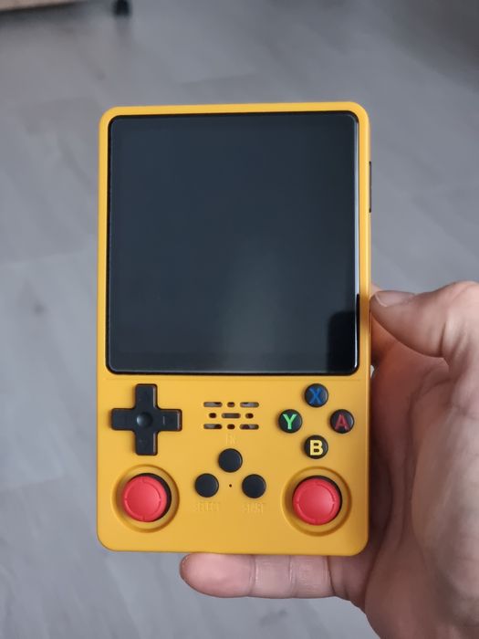 Consola de jocuri video portabilă retro R36s Plus, actualizată în 2025