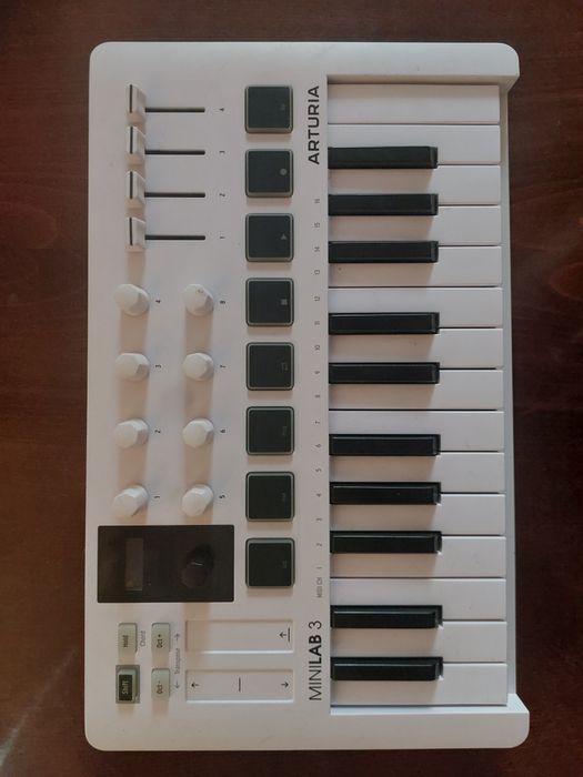 Arturia Minilab 3 MIDI-клавиатура