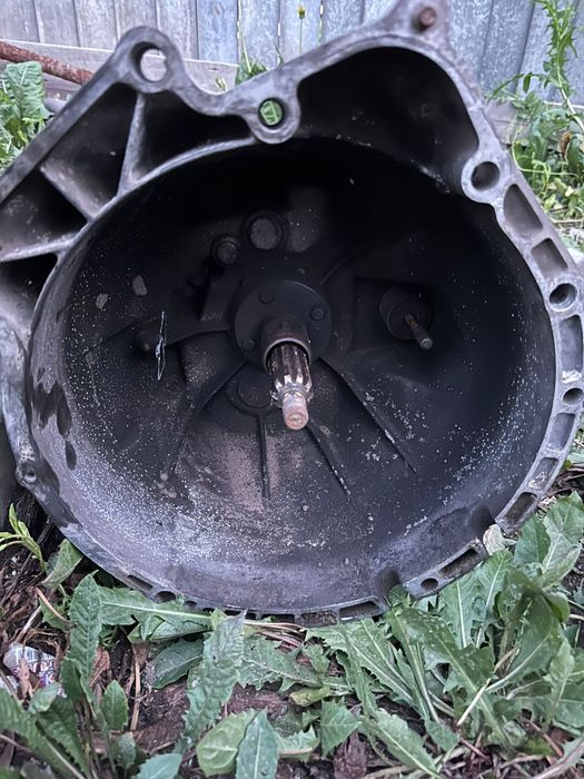 Продам коробку с бмв