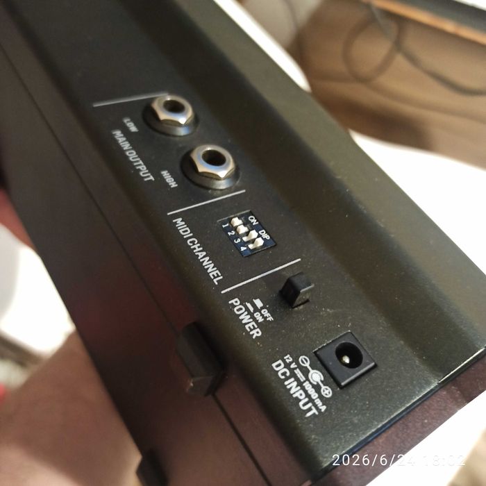 Behringer model D