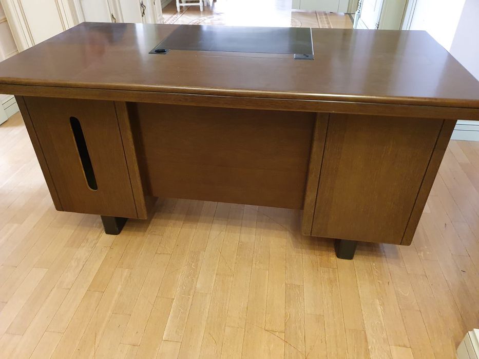 Стол для кабинета