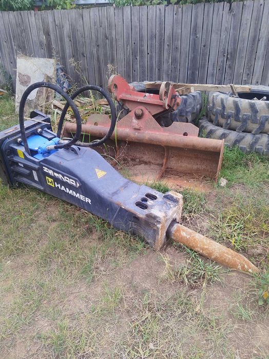 Buldozer cu scarificator , excavator 30t cu picon si foarfeca demolari