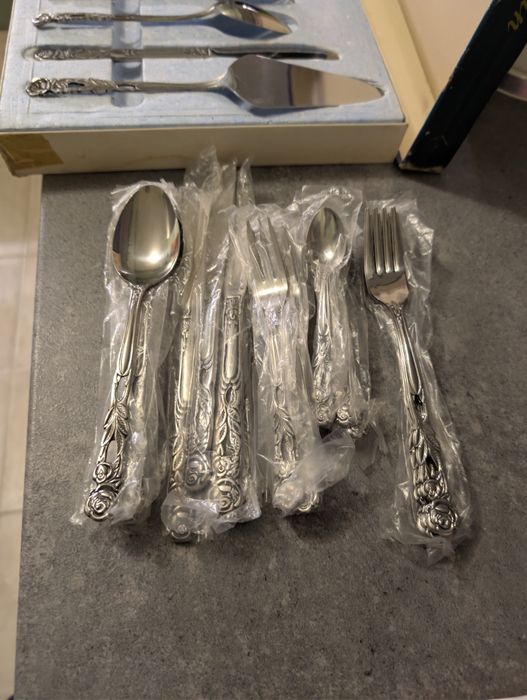 Vintage Japanese Rose Flatware Set – 32 Pieces – Ravian – 1960s / 1970