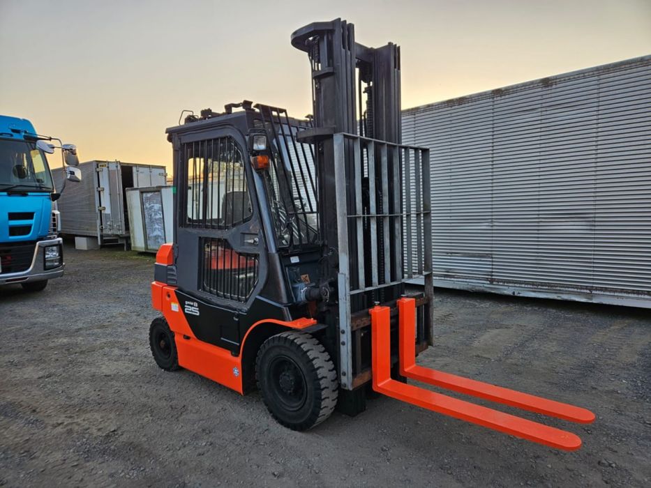 Вилочный погрузчик