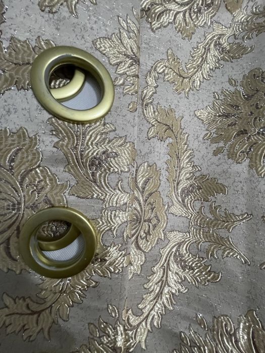 Продается шторы и тюль на три окна. Длина штор 3метр на 1 окно, длина