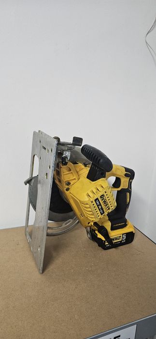 Circular profesional Dewalt Dcs 570